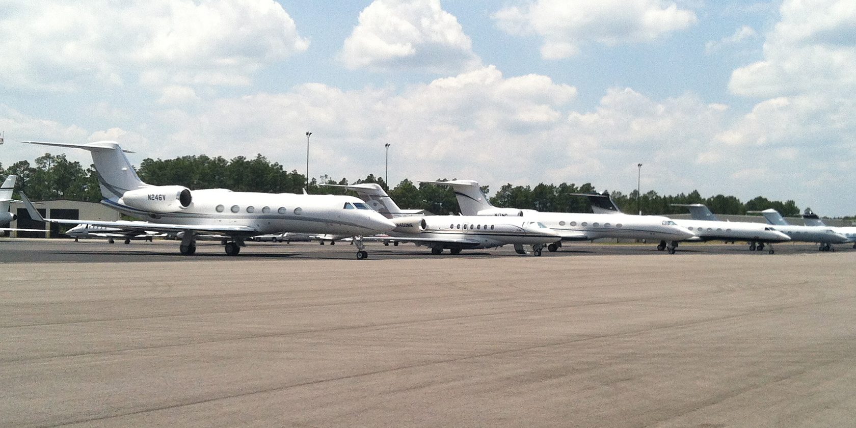 Gulfstreams at KSOP. 2500×1300.RGB.300dpi